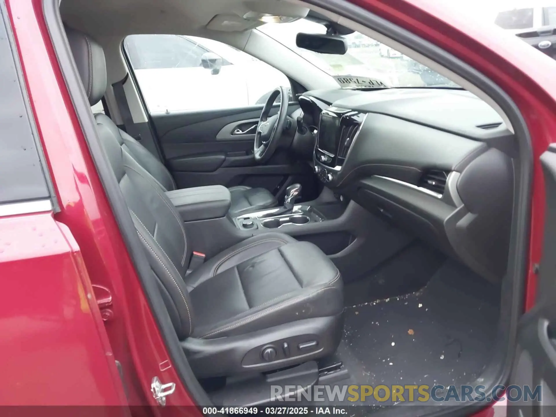 5 Photograph of a damaged car 1GNEVHKW5MJ204694 CHEVROLET TRAVERSE 2021
