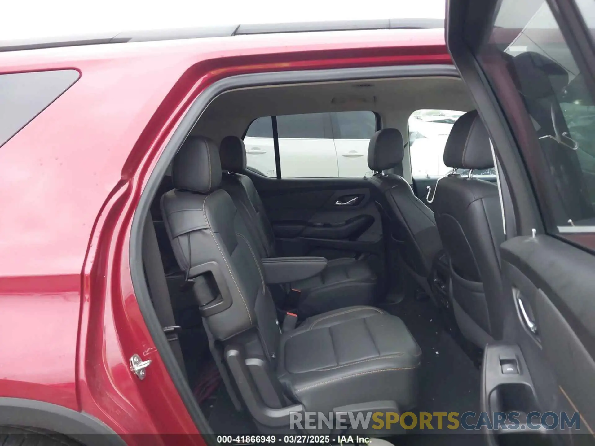 8 Photograph of a damaged car 1GNEVHKW5MJ204694 CHEVROLET TRAVERSE 2021