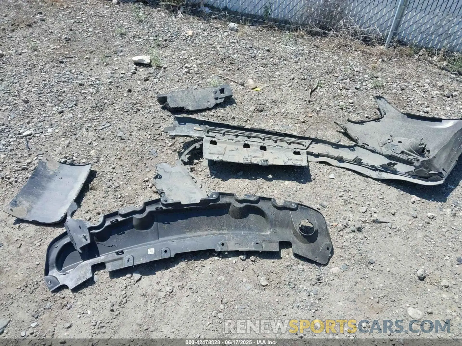 11 Photograph of a damaged car 1GNEVHKW6MJ141377 CHEVROLET TRAVERSE 2021
