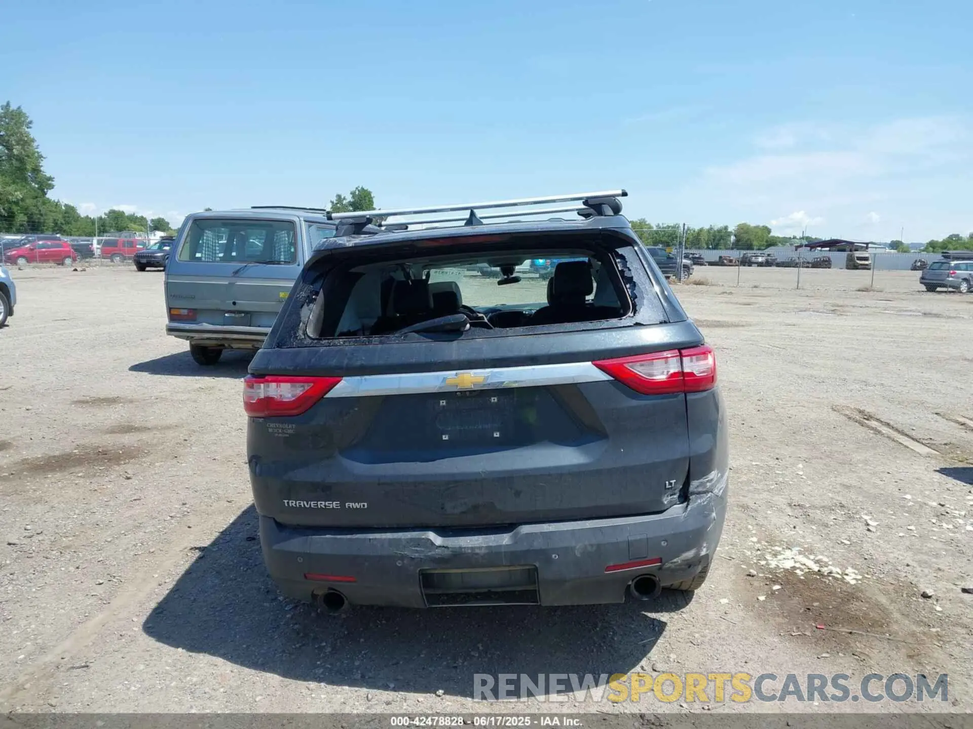 16 Photograph of a damaged car 1GNEVHKW6MJ141377 CHEVROLET TRAVERSE 2021