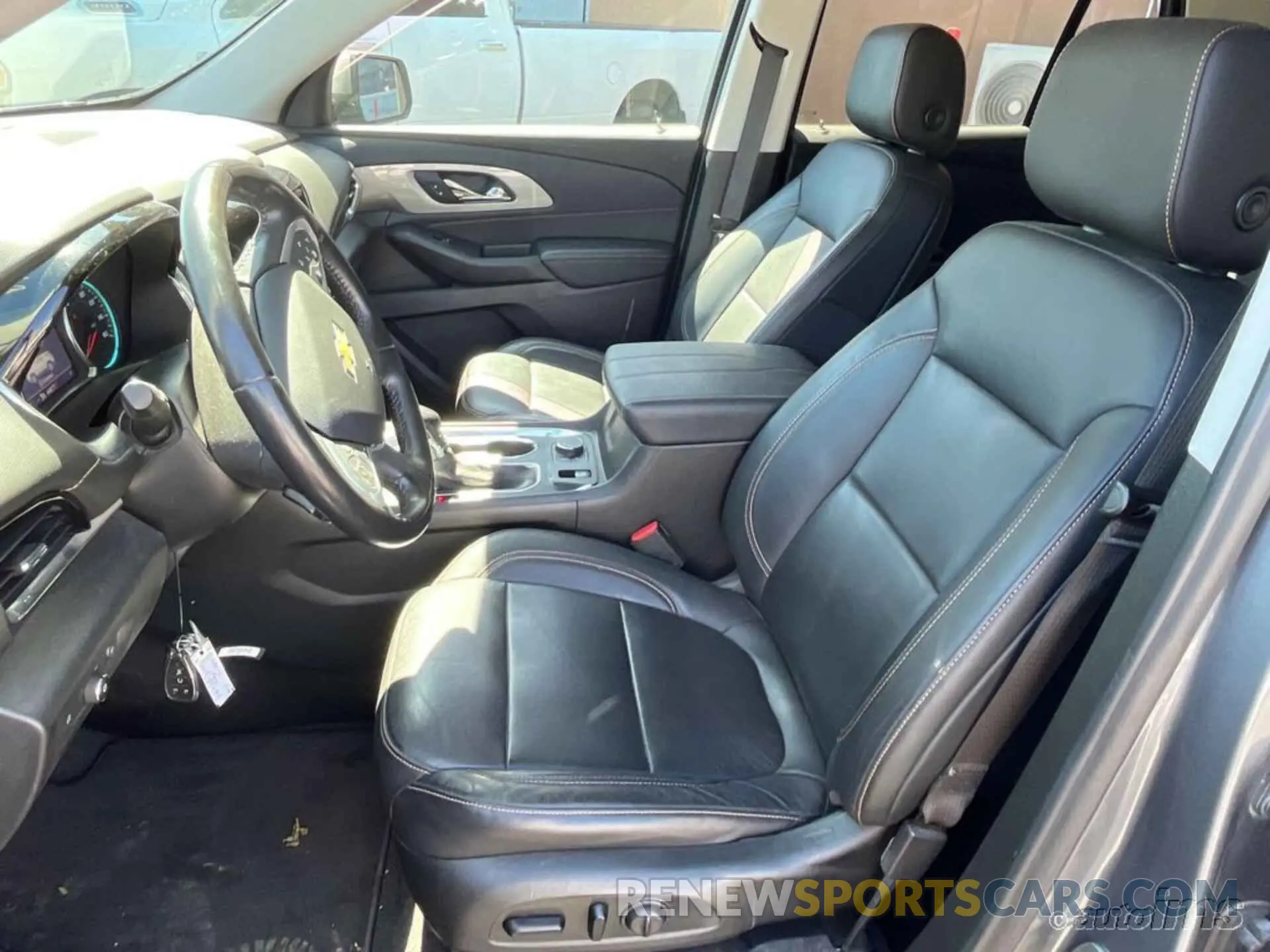 11 Photograph of a damaged car 1GNEVHKW6MJ189252 CHEVROLET TRAVERSE 2021