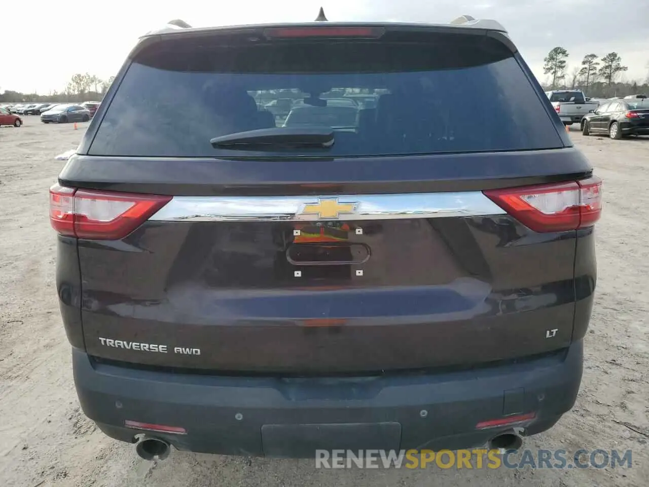 6 Photograph of a damaged car 1GNEVHKW6MJ211914 CHEVROLET TRAVERSE 2021