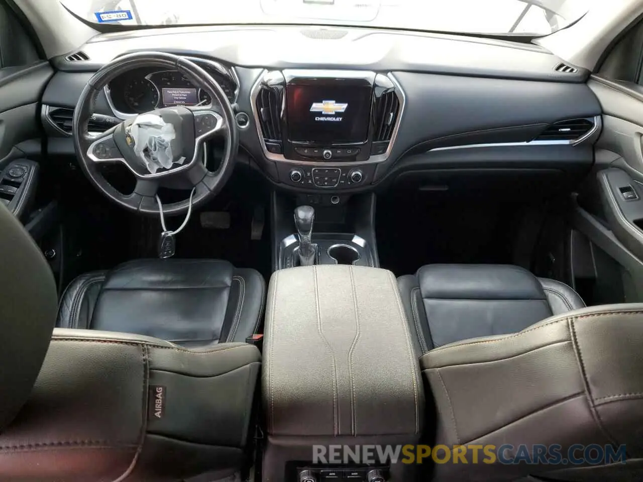 8 Photograph of a damaged car 1GNEVHKW6MJ211914 CHEVROLET TRAVERSE 2021