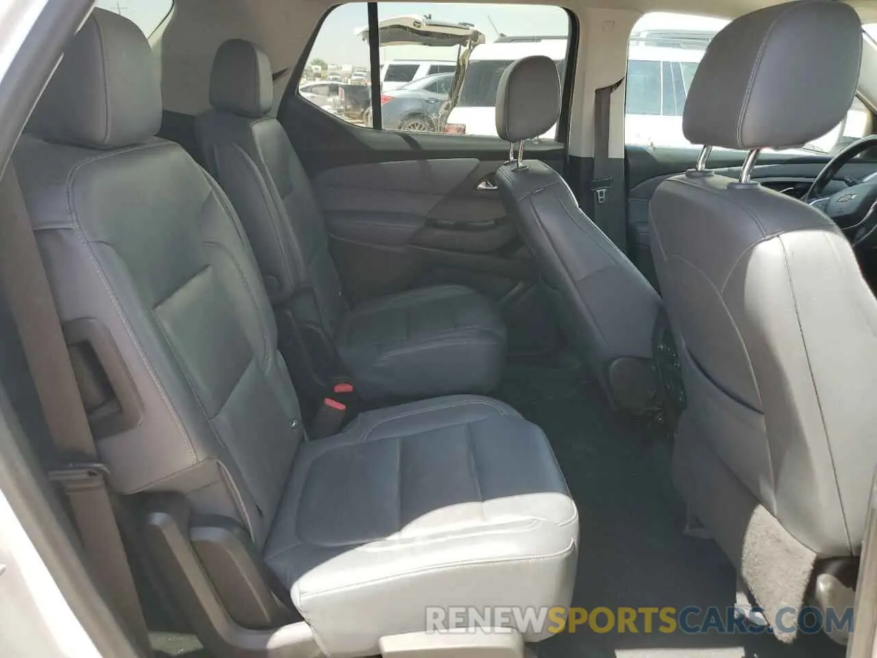 11 Photograph of a damaged car 1GNEVHKW7MJ166188 CHEVROLET TRAVERSE 2021