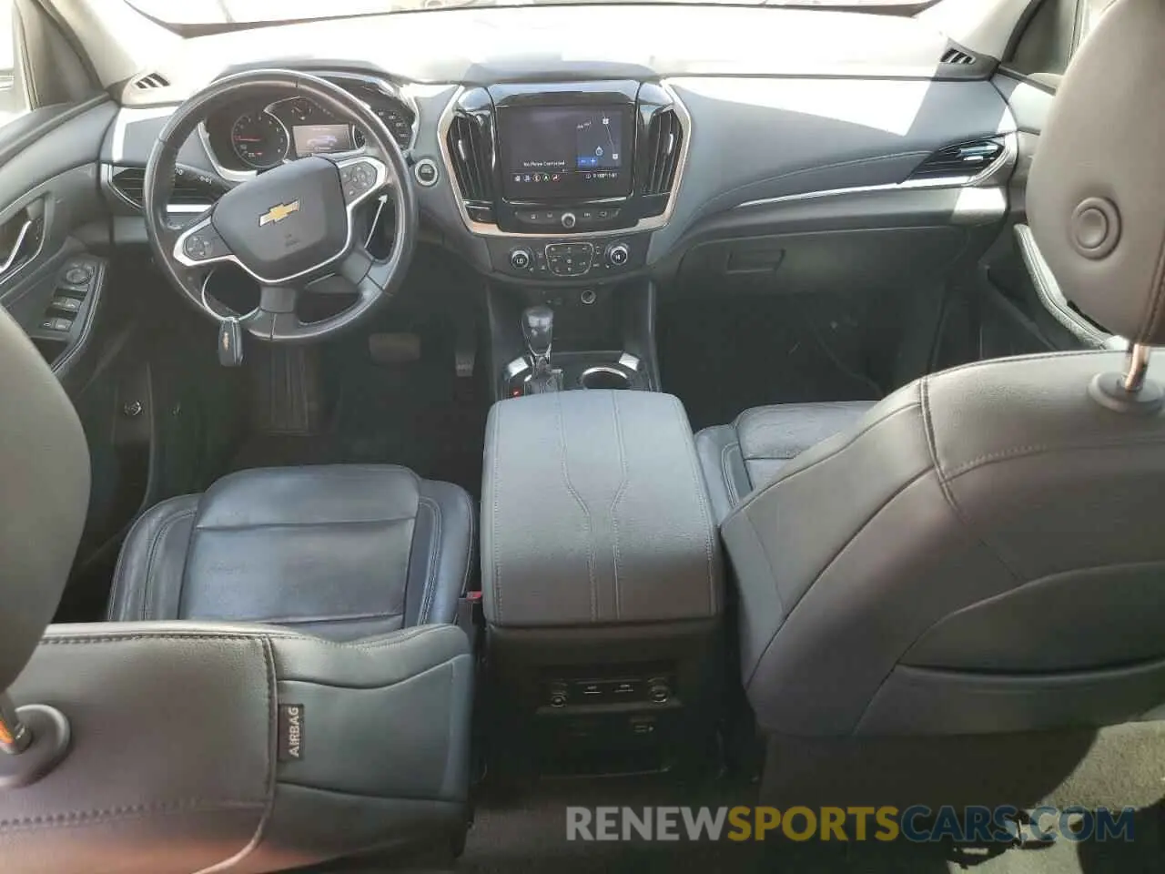 8 Photograph of a damaged car 1GNEVHKW7MJ166188 CHEVROLET TRAVERSE 2021