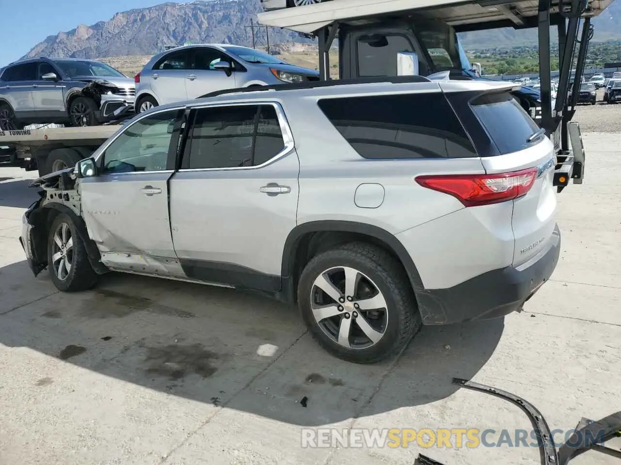 2 Photograph of a damaged car 1GNEVHKW7MJ221657 CHEVROLET TRAVERSE 2021