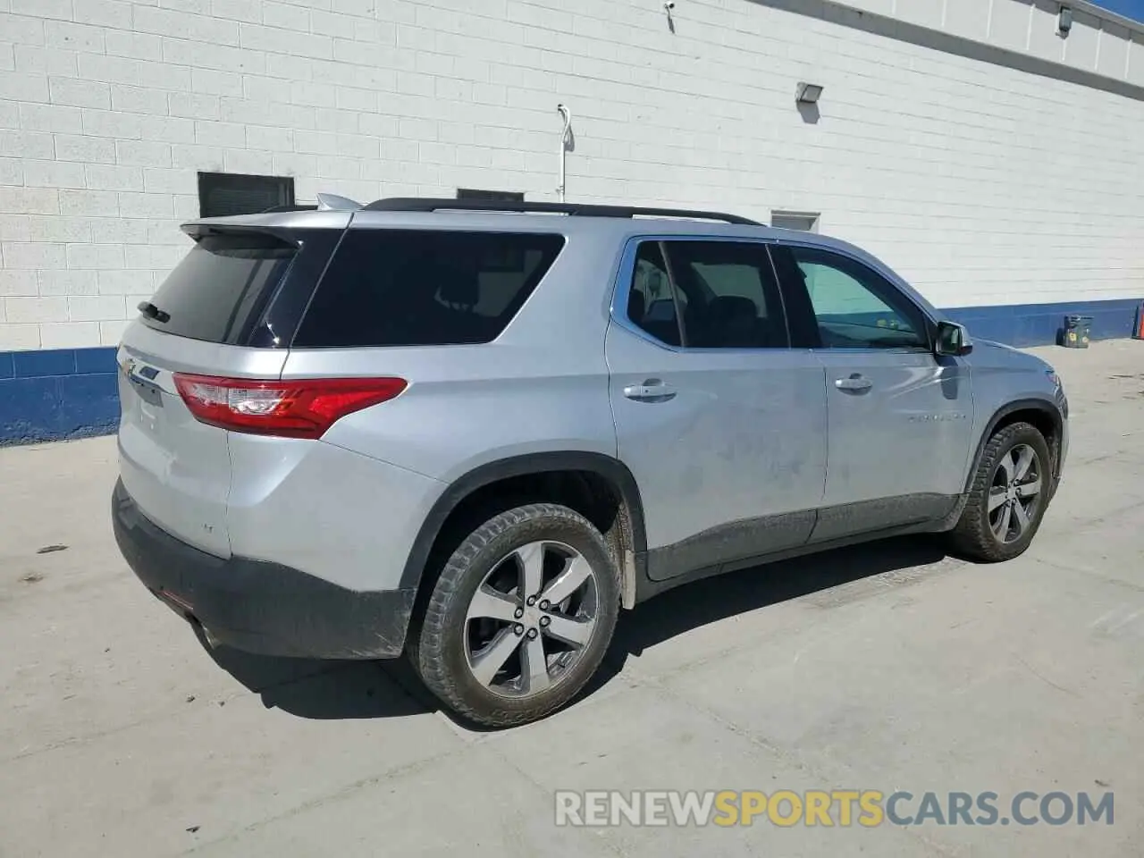 3 Photograph of a damaged car 1GNEVHKW7MJ221657 CHEVROLET TRAVERSE 2021