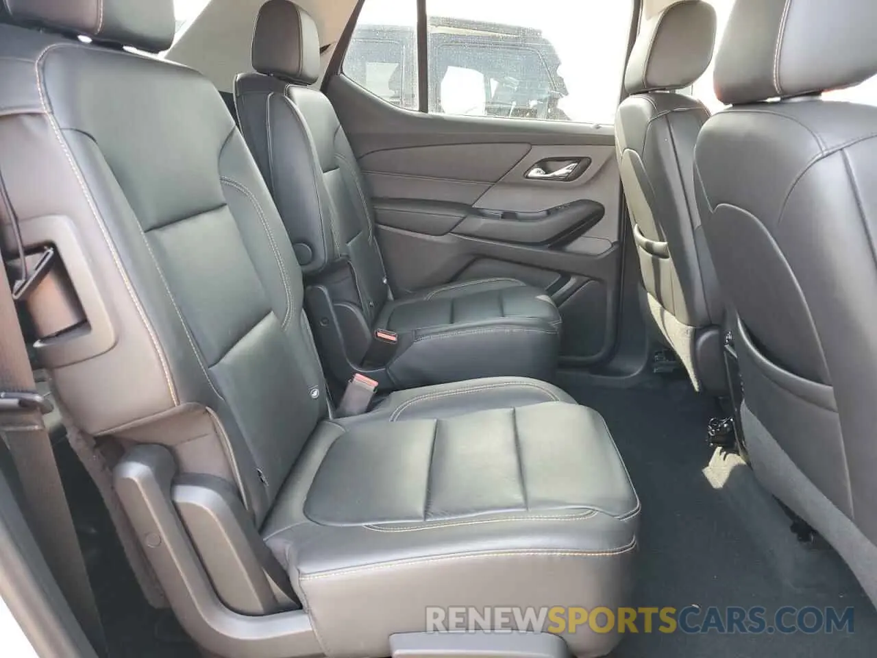 11 Photograph of a damaged car 1GNEVHKW8MJ160755 CHEVROLET TRAVERSE 2021