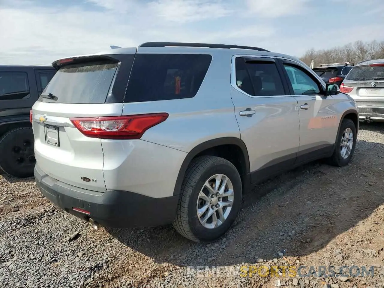 3 Photograph of a damaged car 1GNEVHKW8MJ160755 CHEVROLET TRAVERSE 2021