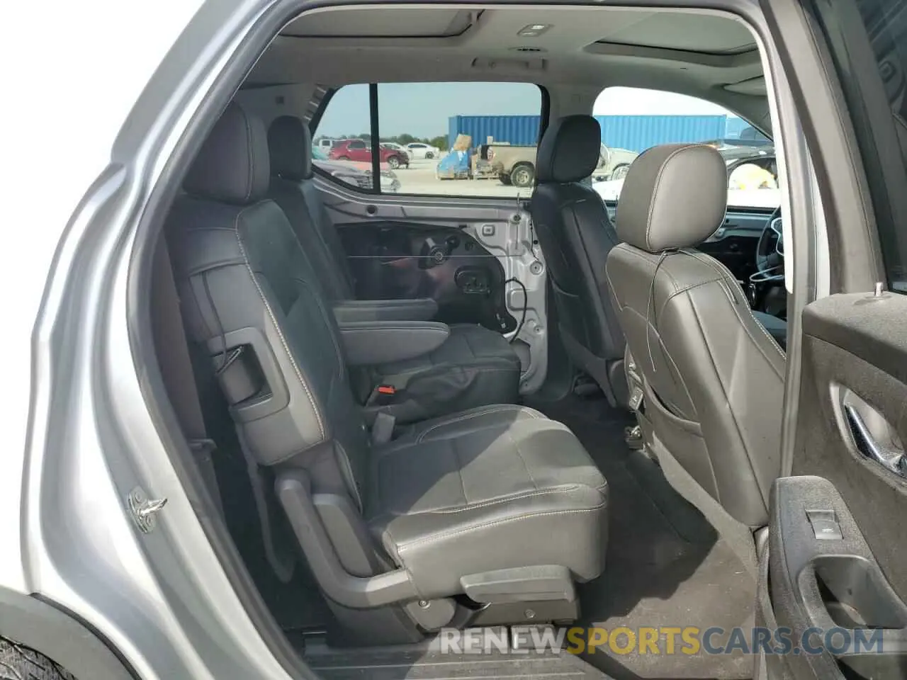11 Photograph of a damaged car 1GNEVHKW8MJ207573 CHEVROLET TRAVERSE 2021