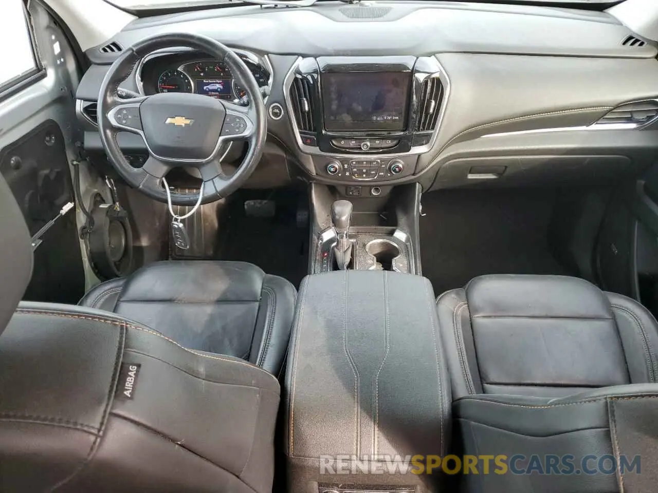 8 Photograph of a damaged car 1GNEVHKW8MJ207573 CHEVROLET TRAVERSE 2021
