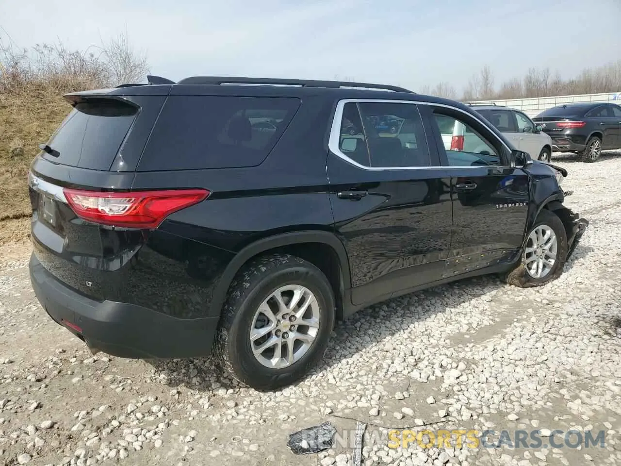 3 Photograph of a damaged car 1GNEVHKW8MJ253680 CHEVROLET TRAVERSE 2021