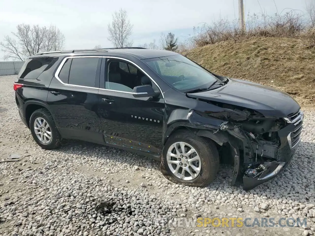 4 Photograph of a damaged car 1GNEVHKW8MJ253680 CHEVROLET TRAVERSE 2021