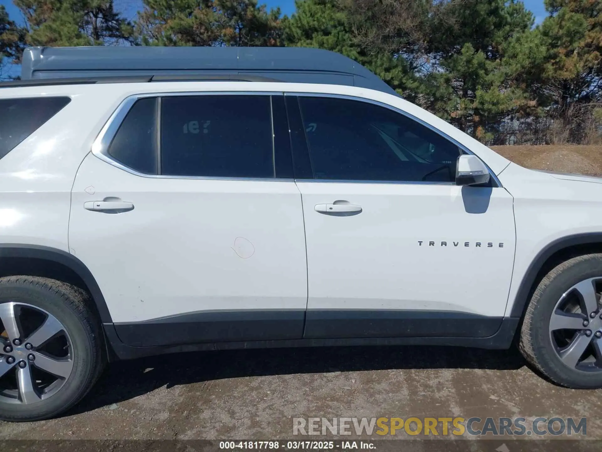 13 Photograph of a damaged car 1GNEVHKW9MJ206271 CHEVROLET TRAVERSE 2021