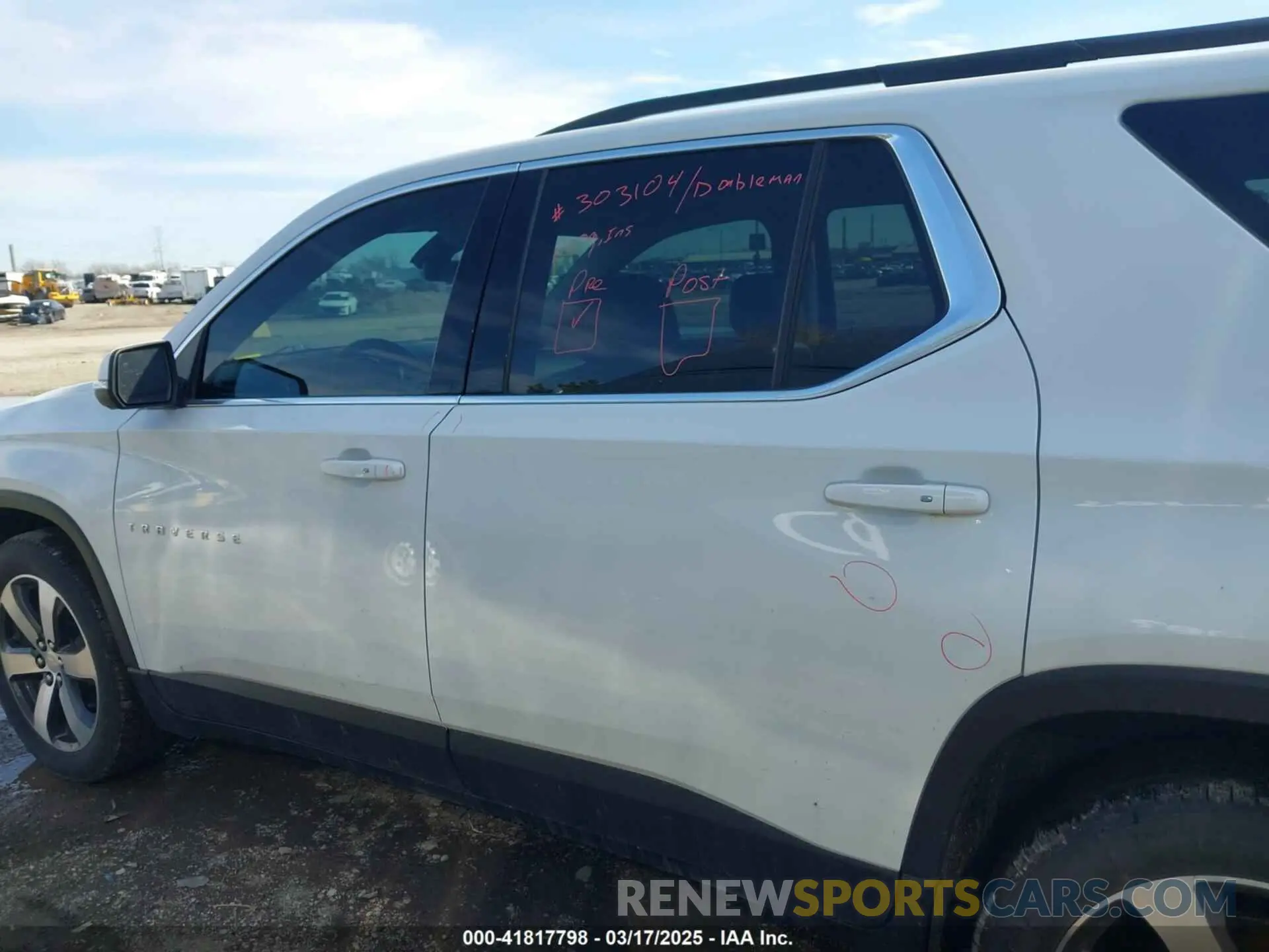 14 Photograph of a damaged car 1GNEVHKW9MJ206271 CHEVROLET TRAVERSE 2021