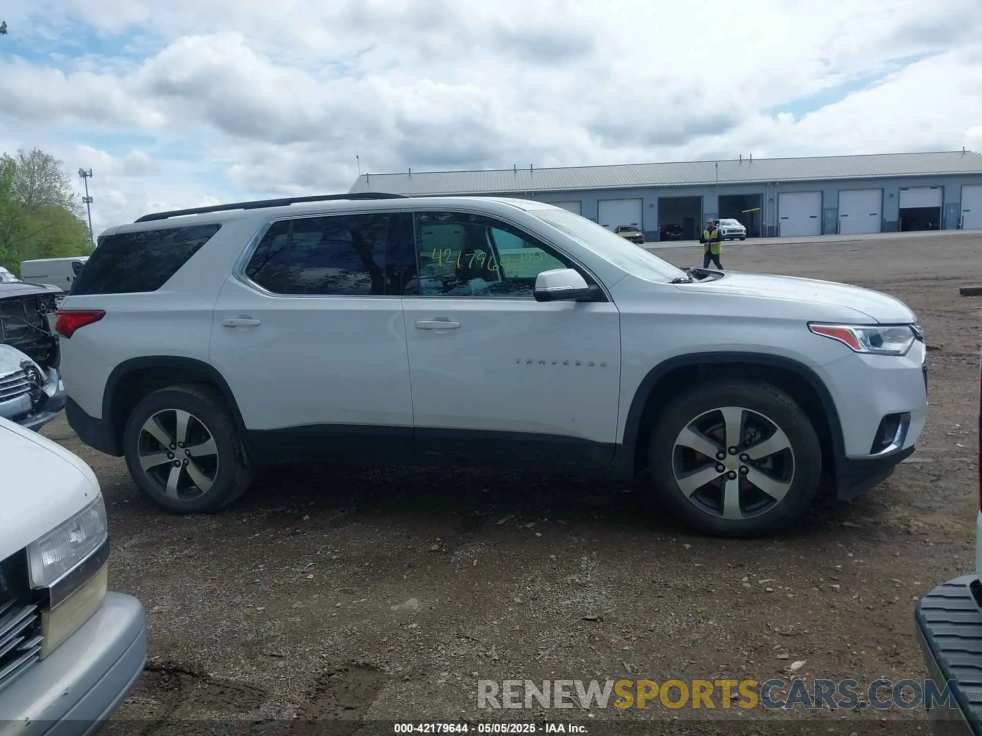 13 Photograph of a damaged car 1GNEVHKWXMJ140149 CHEVROLET TRAVERSE 2021
