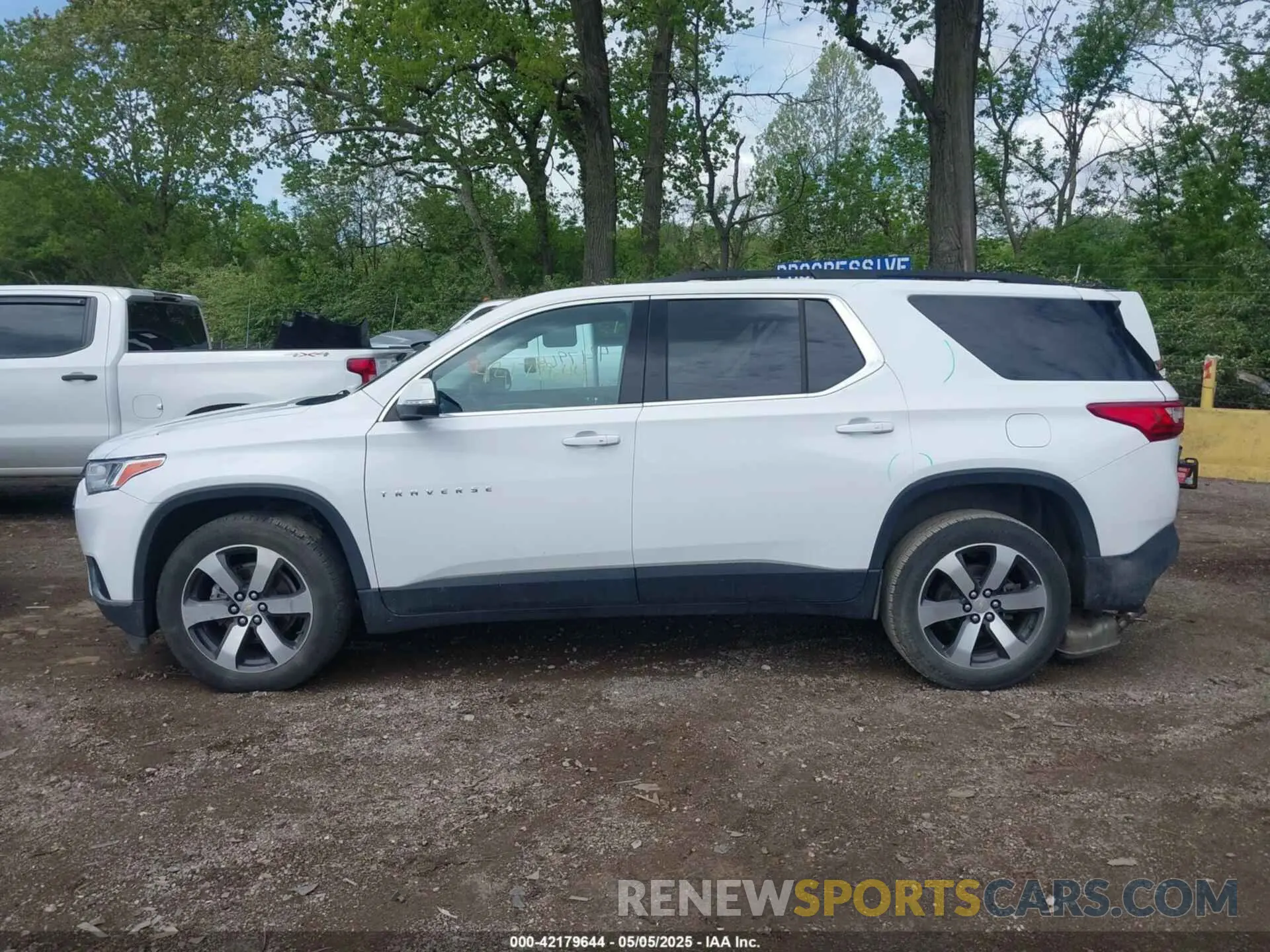 14 Photograph of a damaged car 1GNEVHKWXMJ140149 CHEVROLET TRAVERSE 2021