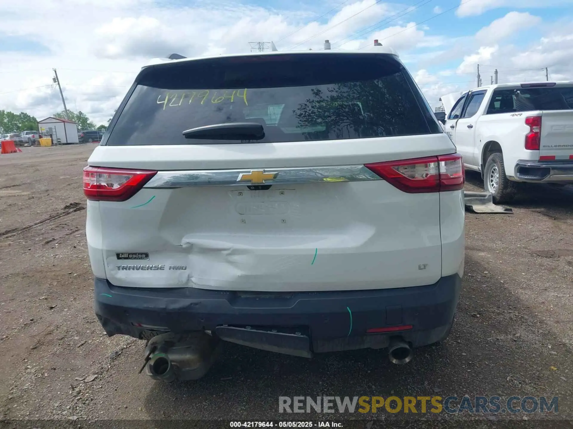 16 Photograph of a damaged car 1GNEVHKWXMJ140149 CHEVROLET TRAVERSE 2021