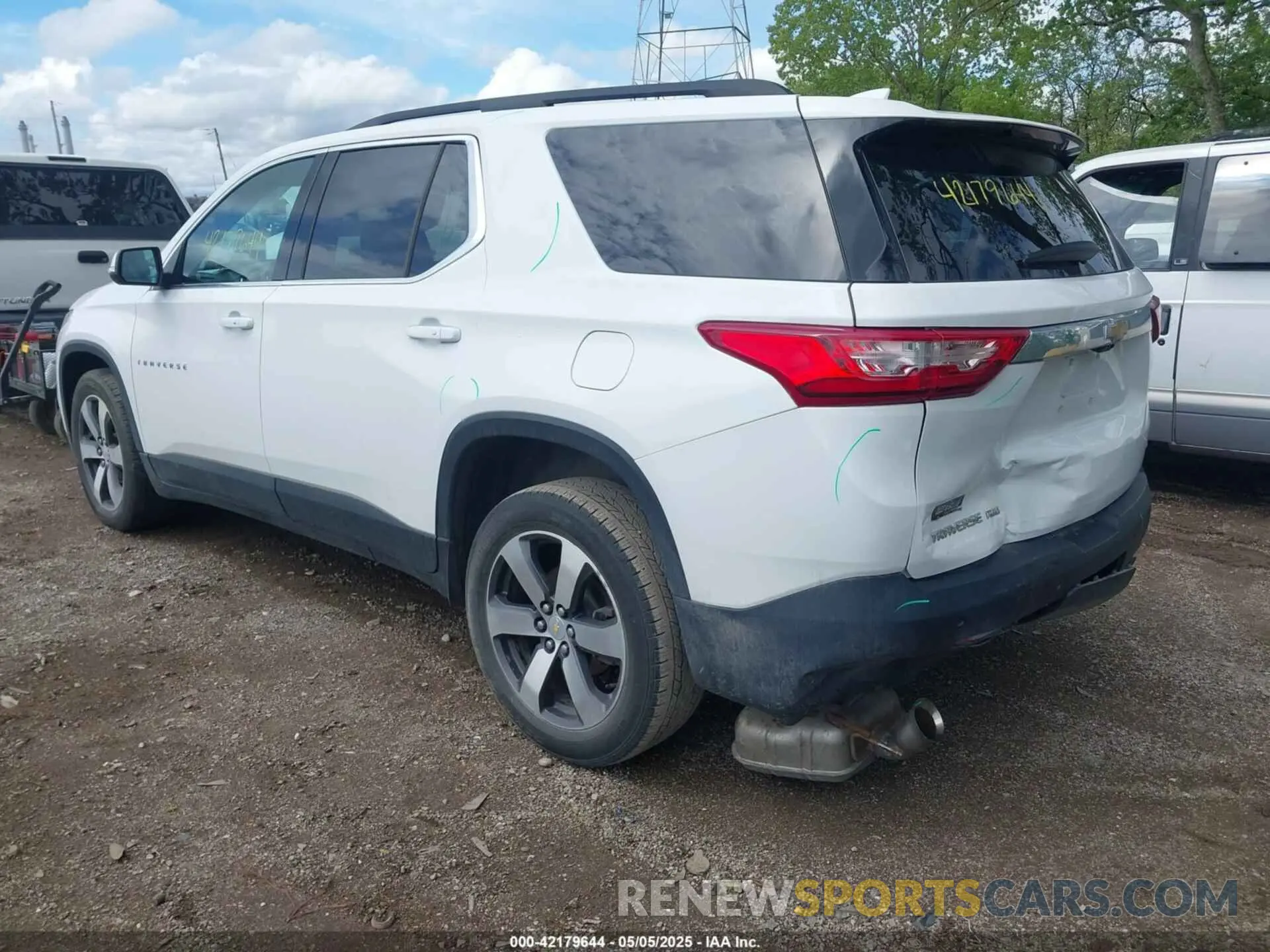3 Photograph of a damaged car 1GNEVHKWXMJ140149 CHEVROLET TRAVERSE 2021