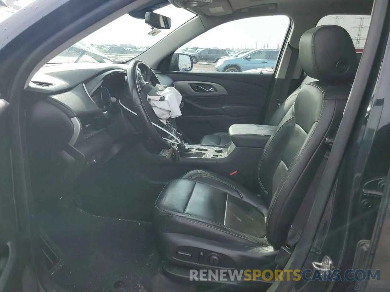 7 Photograph of a damaged car 1GNEVHKWXMJ174155 CHEVROLET TRAVERSE 2021