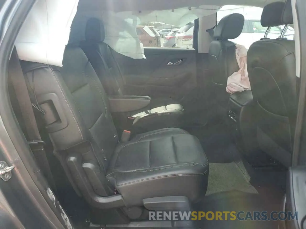 11 Photograph of a damaged car 1GNEVHKWXMJ177394 CHEVROLET TRAVERSE 2021