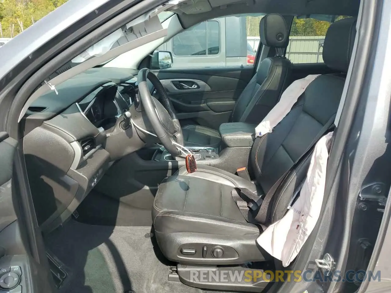 7 Photograph of a damaged car 1GNEVHKWXMJ177394 CHEVROLET TRAVERSE 2021