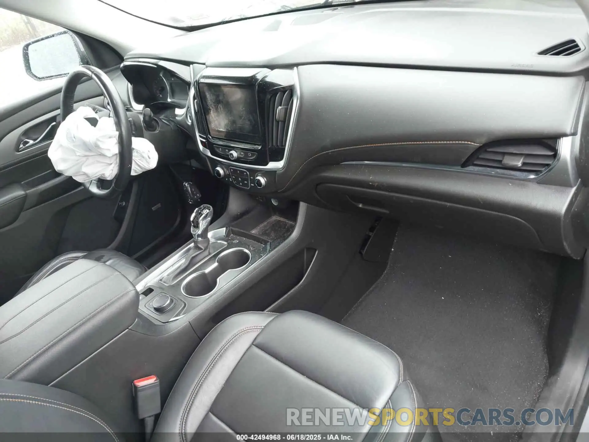 5 Photograph of a damaged car 1GNEVHKWXMJ220888 CHEVROLET TRAVERSE 2021