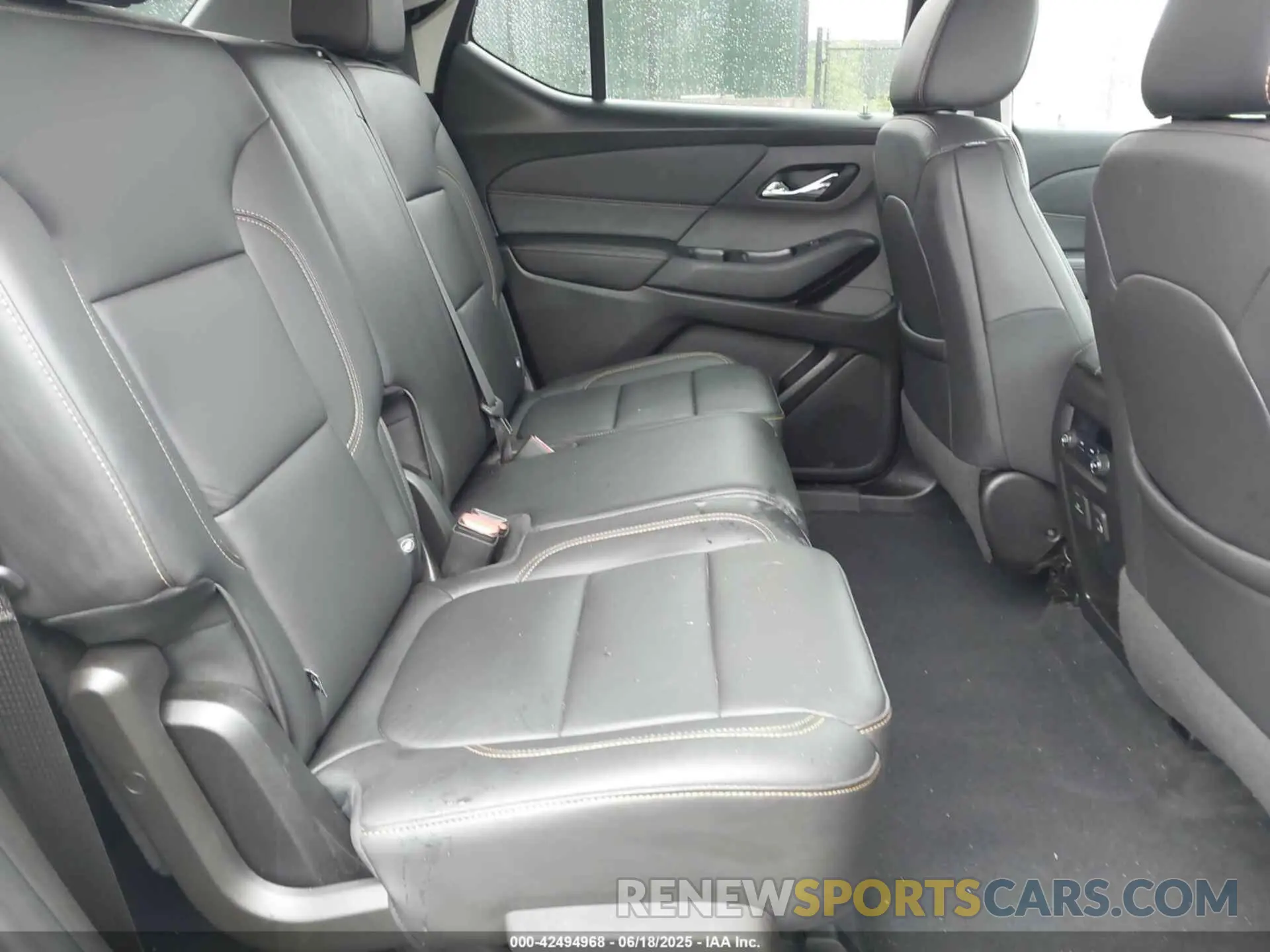 8 Photograph of a damaged car 1GNEVHKWXMJ220888 CHEVROLET TRAVERSE 2021