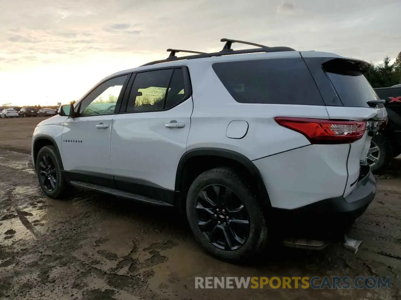 2 Photograph of a damaged car 1GNEVJKW3MJ162324 CHEVROLET TRAVERSE 2021