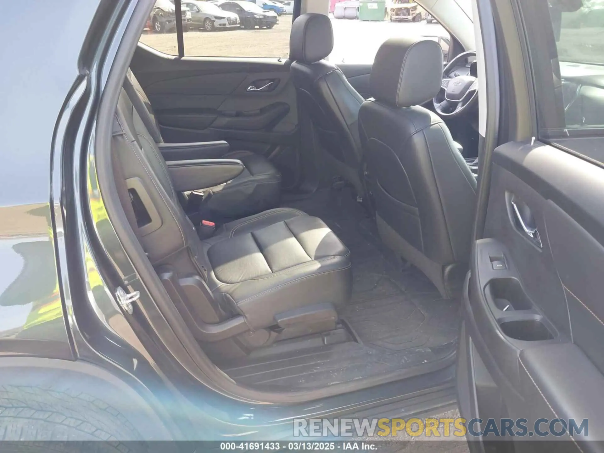 8 Photograph of a damaged car 1GNEVJKW4MJ141708 CHEVROLET TRAVERSE 2021