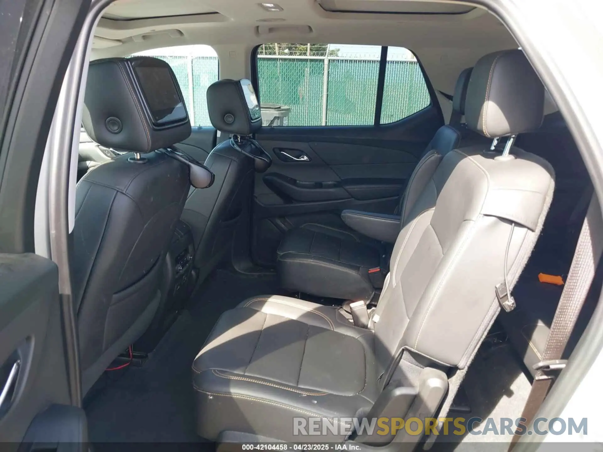 8 Photograph of a damaged car 1GNEVJKW7MJ192118 CHEVROLET TRAVERSE 2021