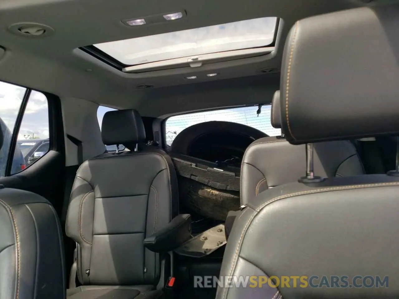 10 Photograph of a damaged car 1GNEVJKW8MJ108730 CHEVROLET TRAVERSE 2021