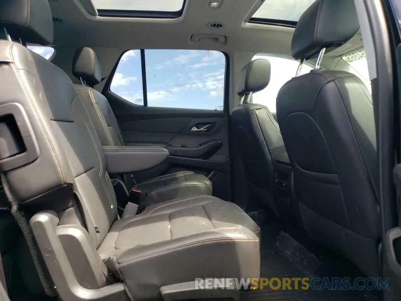 11 Photograph of a damaged car 1GNEVJKW8MJ108730 CHEVROLET TRAVERSE 2021