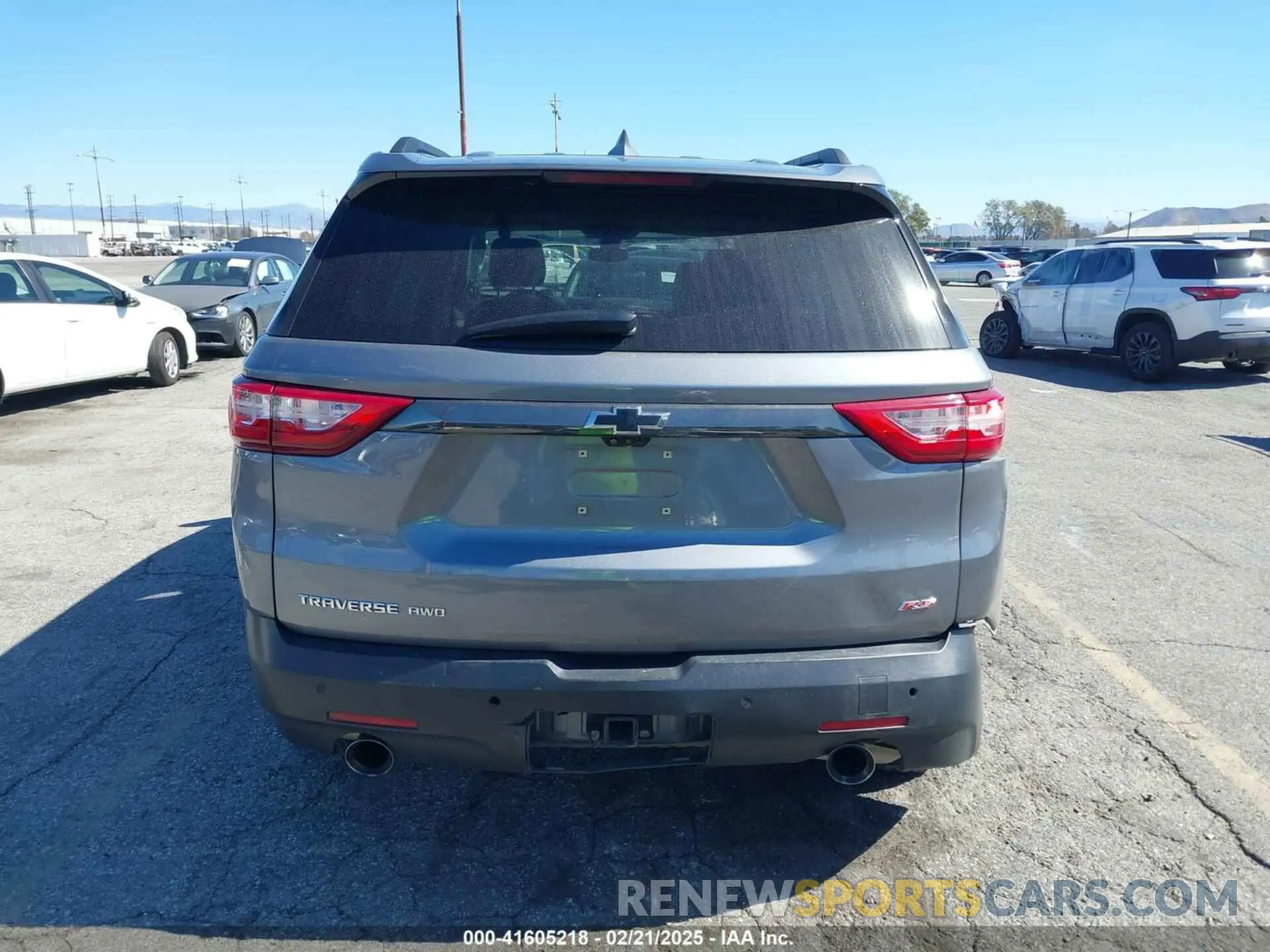 17 Photograph of a damaged car 1GNEVJKW9MJ142868 CHEVROLET TRAVERSE 2021