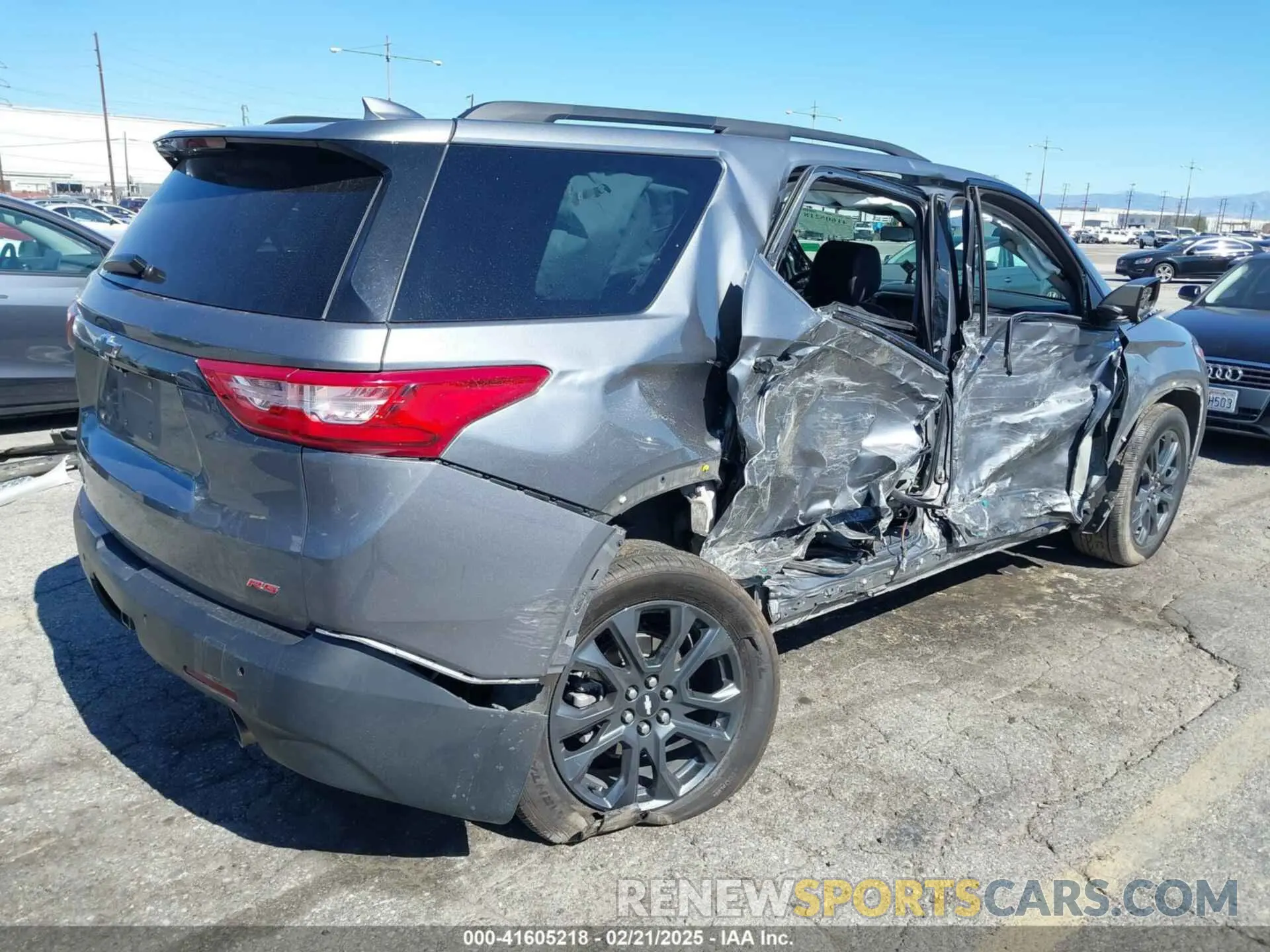 4 Photograph of a damaged car 1GNEVJKW9MJ142868 CHEVROLET TRAVERSE 2021