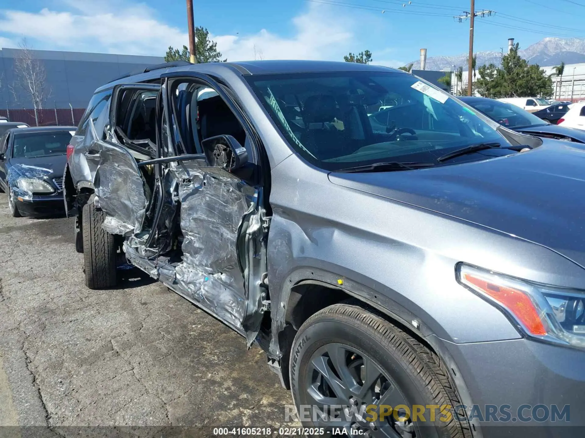 6 Photograph of a damaged car 1GNEVJKW9MJ142868 CHEVROLET TRAVERSE 2021