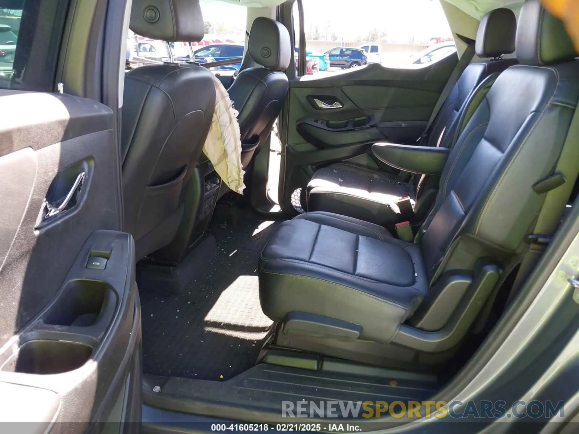 8 Photograph of a damaged car 1GNEVJKW9MJ142868 CHEVROLET TRAVERSE 2021