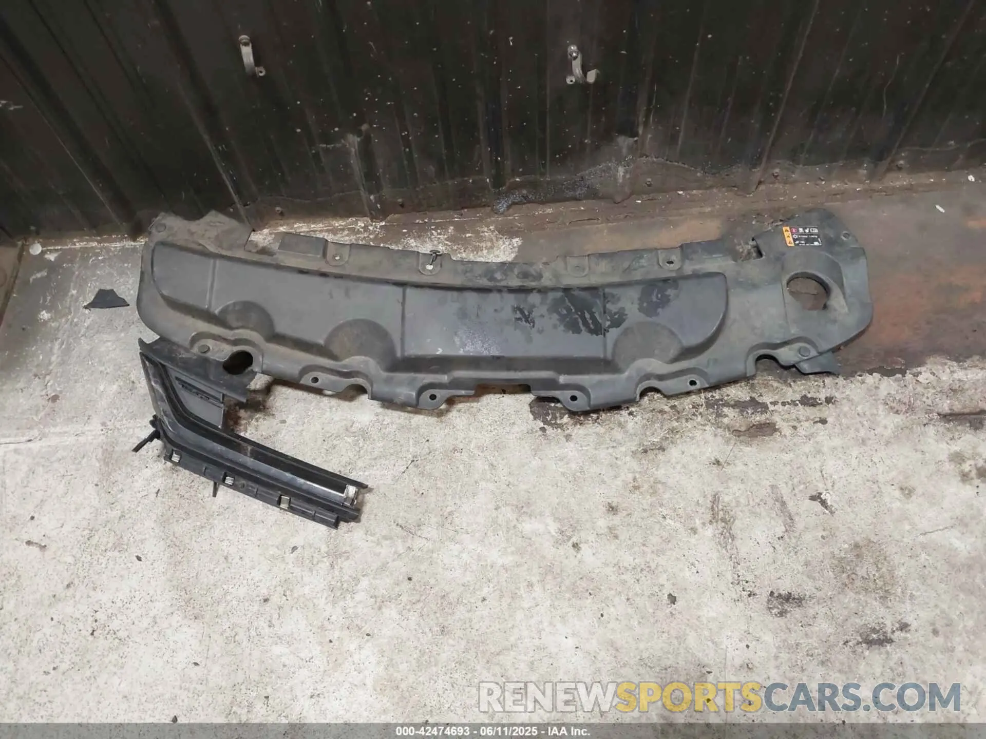 12 Photograph of a damaged car 1GNEVKKW1MJ136097 CHEVROLET TRAVERSE 2021