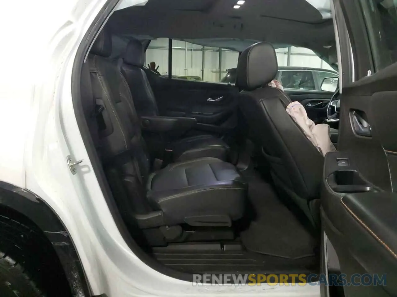 11 Photograph of a damaged car 1GNEVKKW1MJ243800 CHEVROLET TRAVERSE 2021