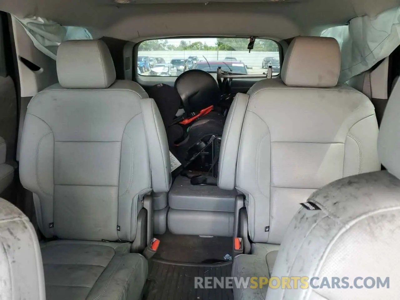 10 Photograph of a damaged car 1GNEVKKW2MJ138490 CHEVROLET TRAVERSE 2021