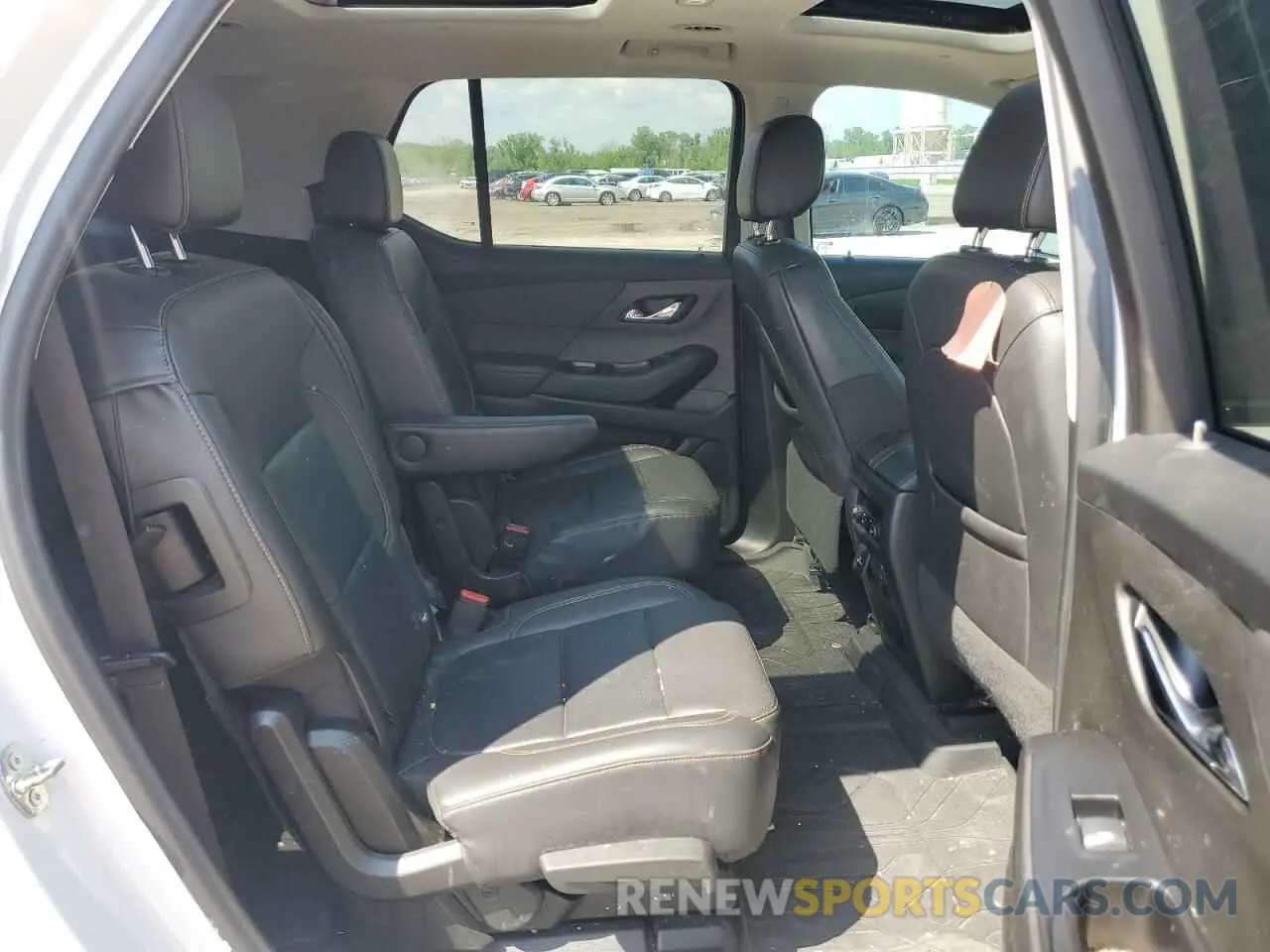 11 Photograph of a damaged car 1GNEVKKW3MJ116921 CHEVROLET TRAVERSE 2021