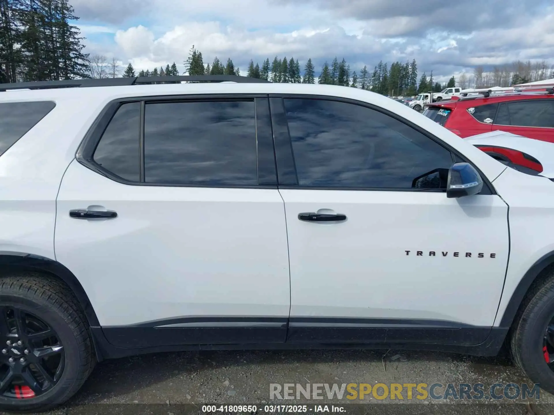 13 Photograph of a damaged car 1GNEVKKW7MJ250461 CHEVROLET TRAVERSE 2021