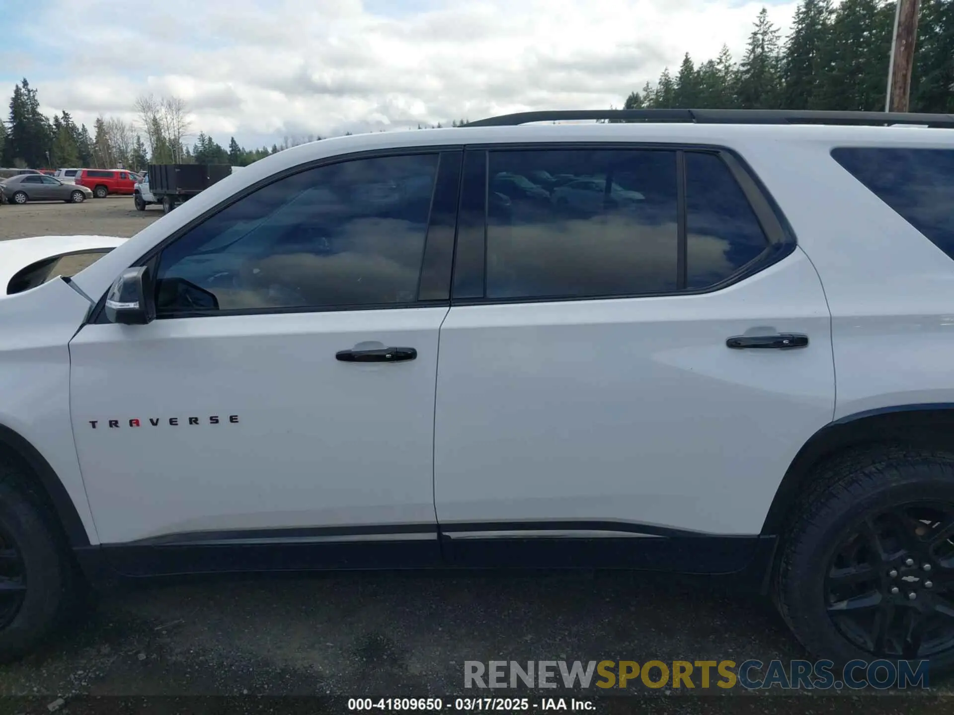 14 Photograph of a damaged car 1GNEVKKW7MJ250461 CHEVROLET TRAVERSE 2021