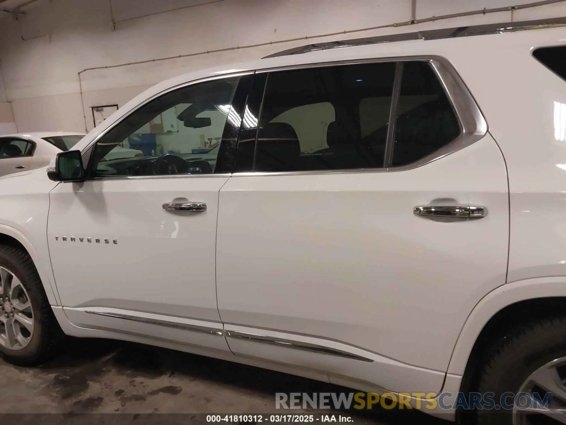 14 Photograph of a damaged car 1GNEVKKW8MJ259346 CHEVROLET TRAVERSE 2021