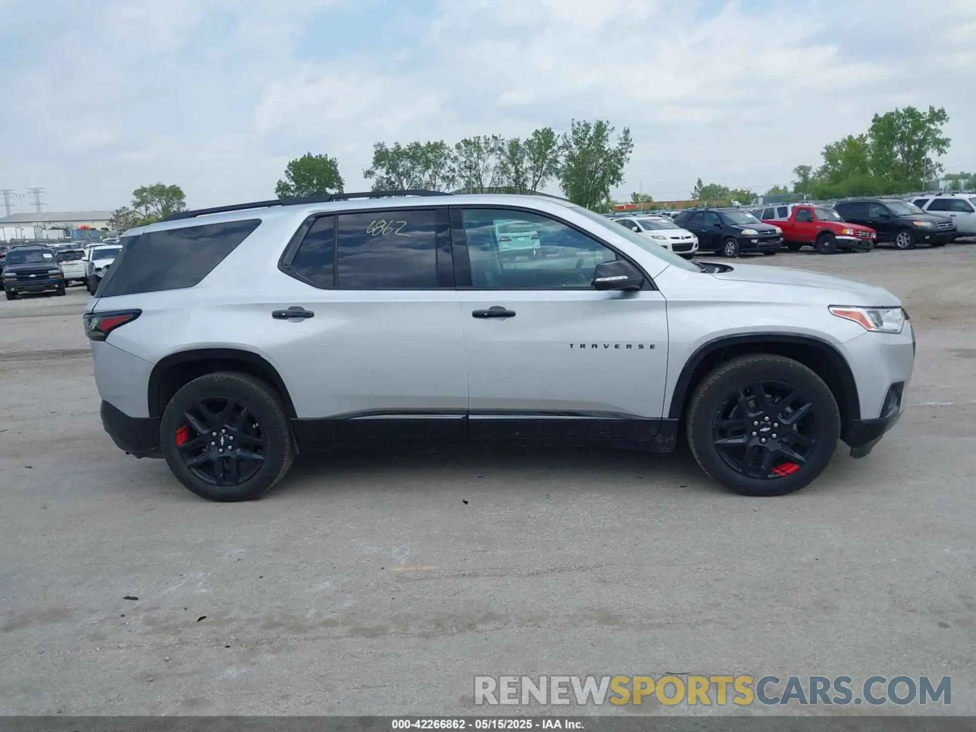 13 Photograph of a damaged car 1GNEVKKWXMJ159359 CHEVROLET TRAVERSE 2021