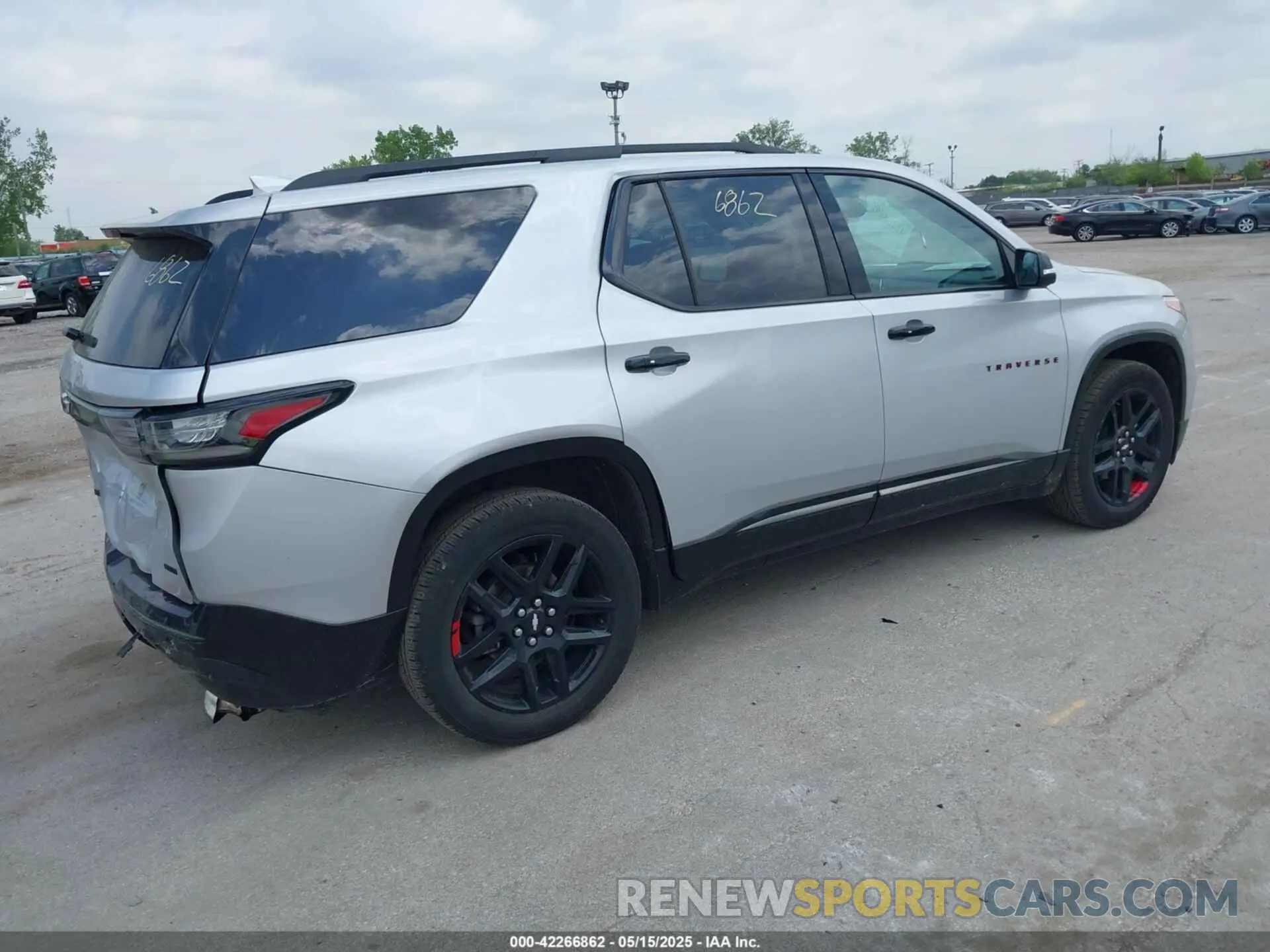 4 Photograph of a damaged car 1GNEVKKWXMJ159359 CHEVROLET TRAVERSE 2021
