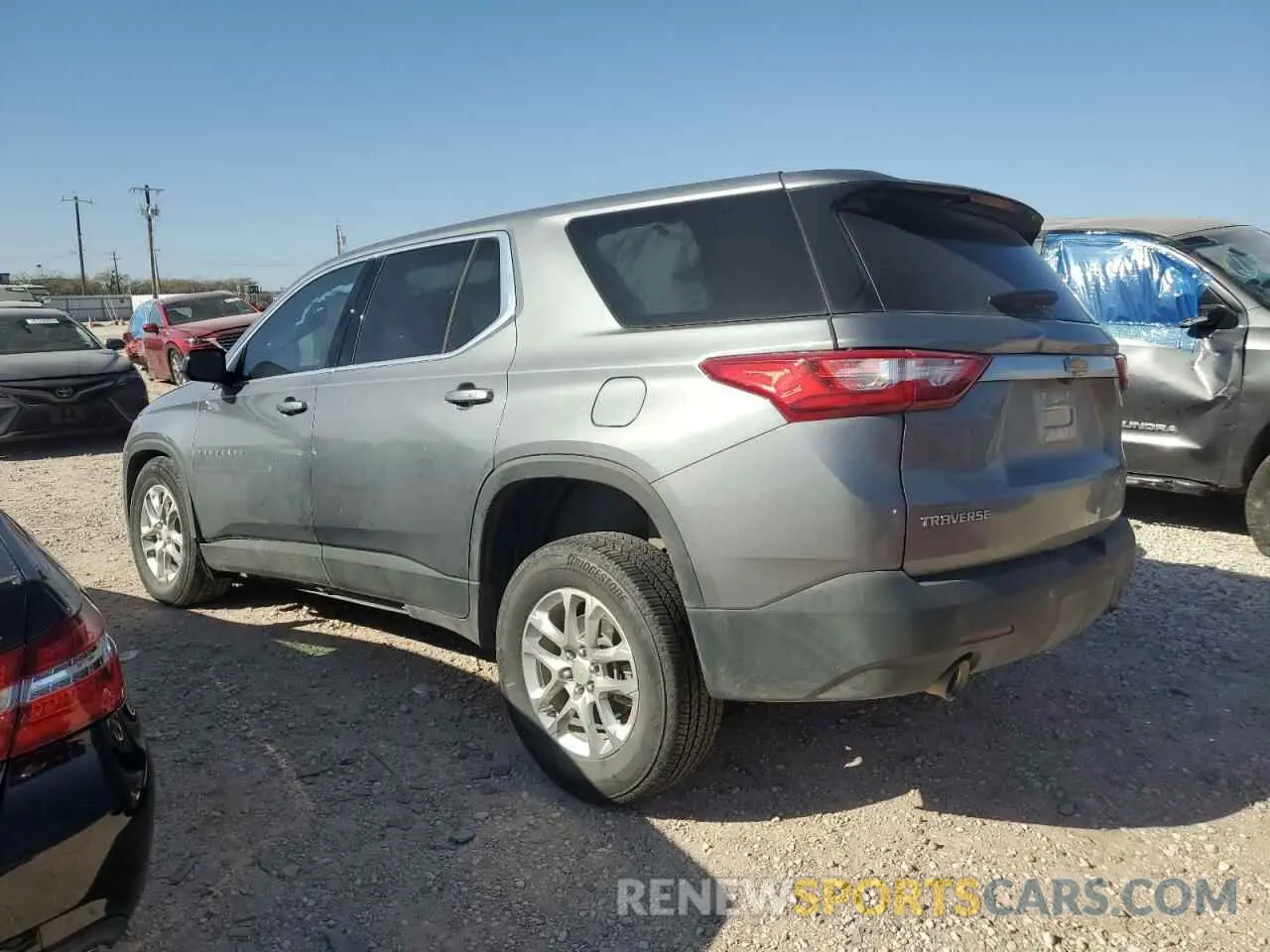 2 Photograph of a damaged car 1GNEVLKWXMJ107025 CHEVROLET TRAVERSE 2021
