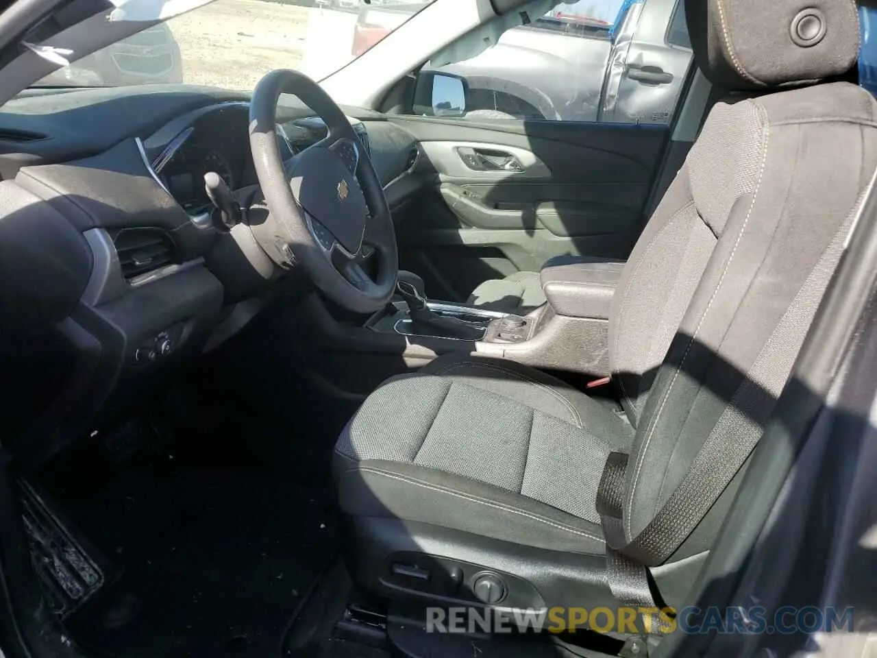 7 Photograph of a damaged car 1GNEVLKWXMJ107025 CHEVROLET TRAVERSE 2021