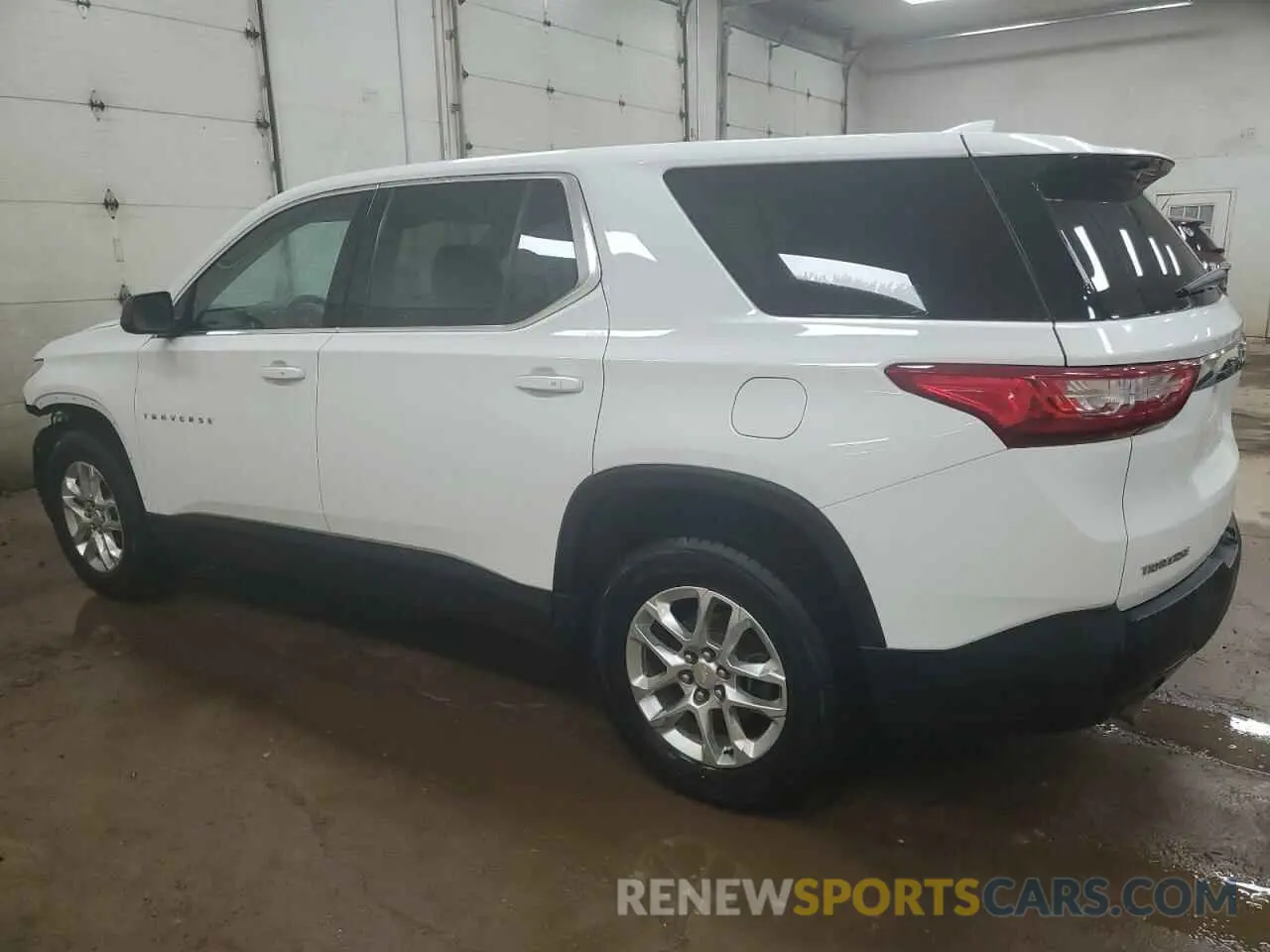 2 Photograph of a damaged car 1GNEVLKWXMJ164969 CHEVROLET TRAVERSE 2021