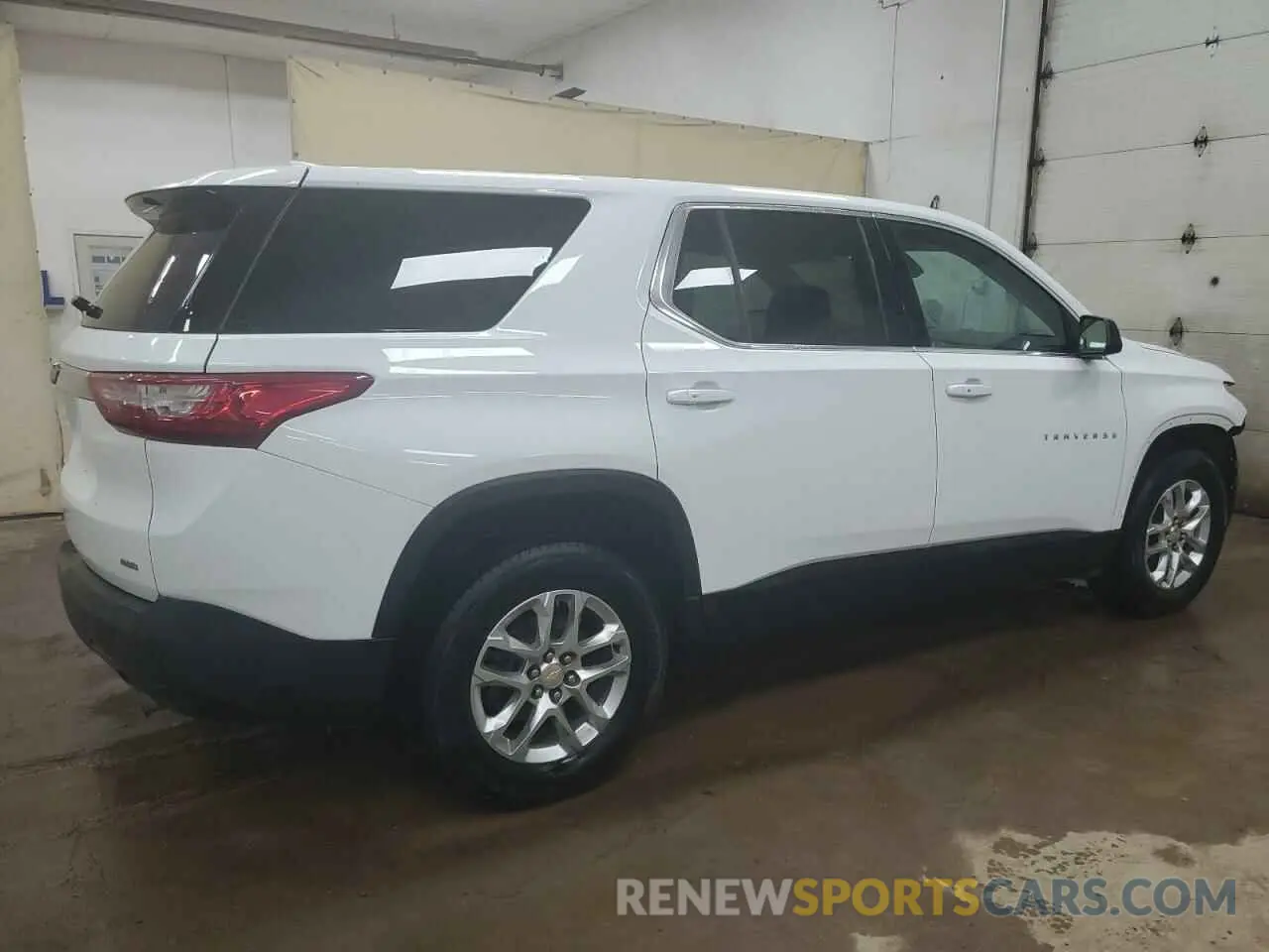 3 Photograph of a damaged car 1GNEVLKWXMJ164969 CHEVROLET TRAVERSE 2021